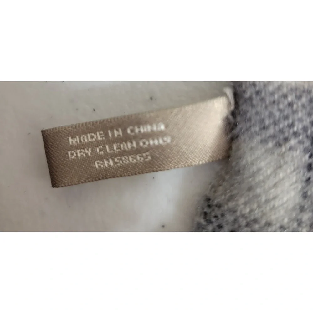 Nordstrom Wrap Shawl Scarf Gray Plaid 100% Cashmere‎ Knit Rectangular 12